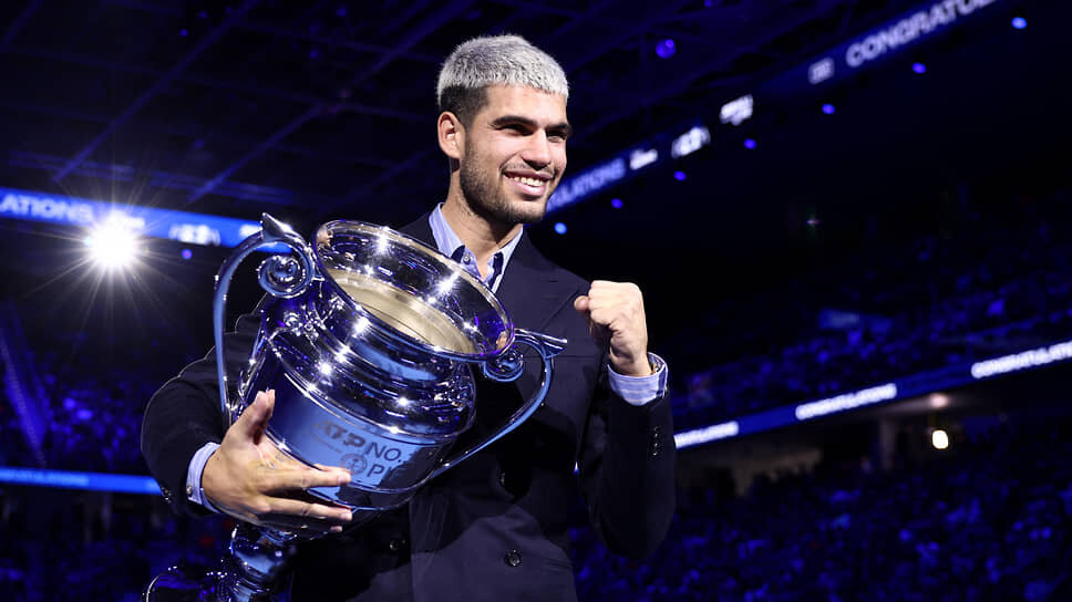 Выиграв в этом году у Янника Синнера четыре финала из пяти, Карлос Алькарас (на фото) крепко удерживает звание первой ракетки мира.📷Фото: Guglielmo Mangiapane / Reuters