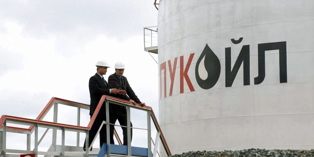«Большая распродажа „Лукойла“»? Россию и Европу ждут новые проблемы от свежих санкций
