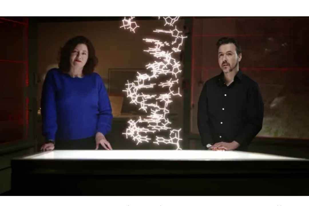 Генетик Тури Кинг (слева) и историк Алекс Кей снялись в новом документальном фильме о Гитлере. Blink Films