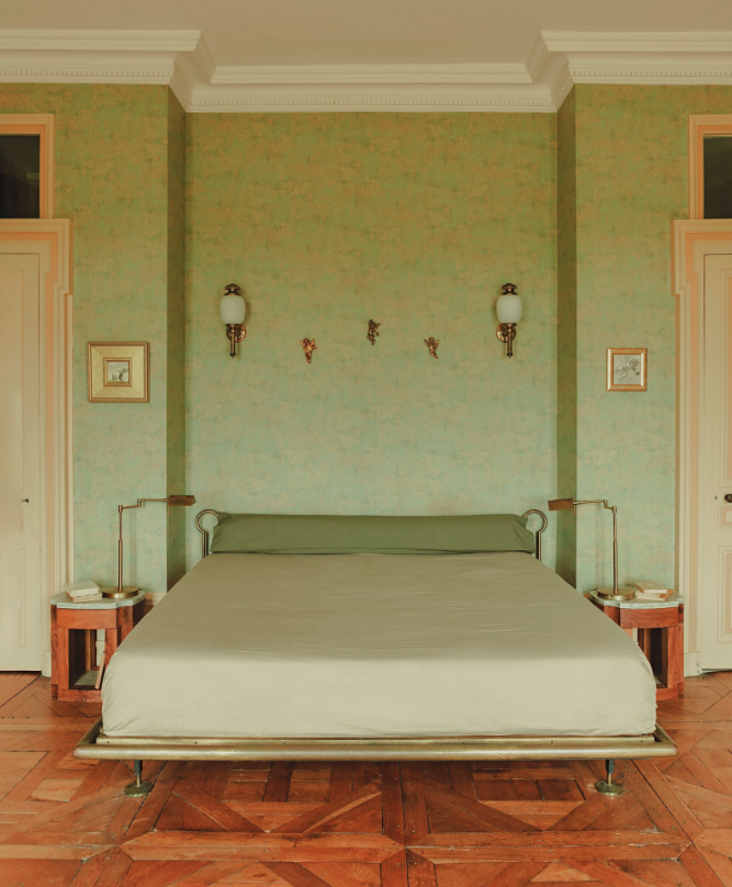 Замок в Бургундии . Юкка Оваскайнен — Режиссер Сара де Бомон