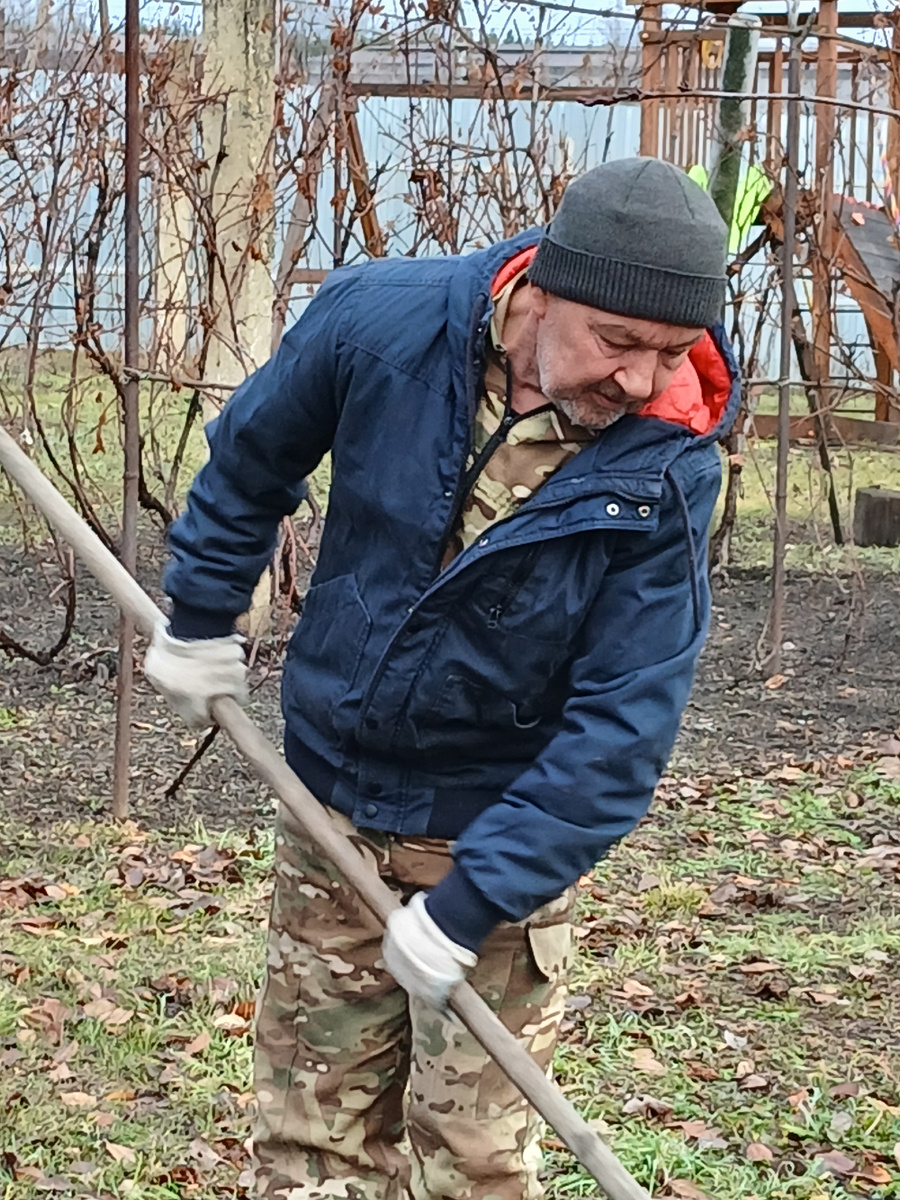 В поместье барина)))  работа  дождалась. Саня хозяин усадьбы в третьем поколении.