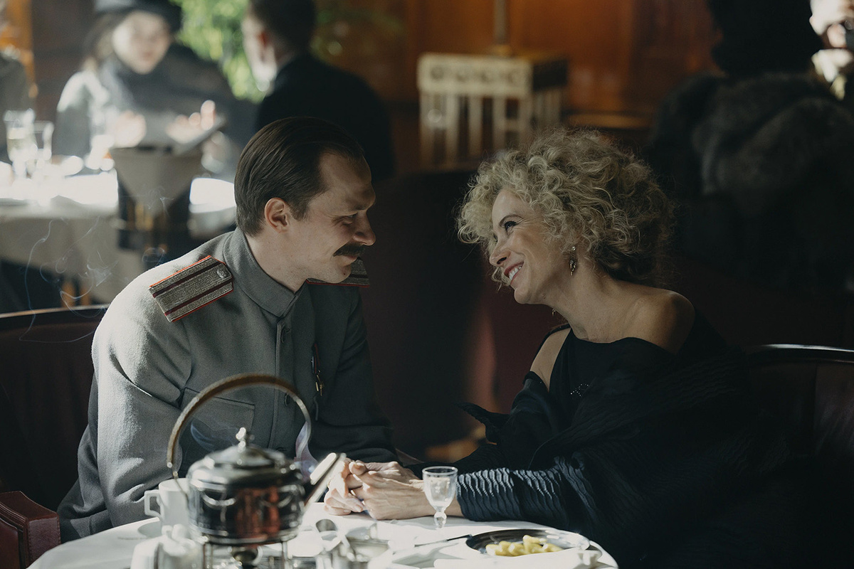    Кадр из сериала «Хроники русской революции» / режиссер Андрей Кончаловский