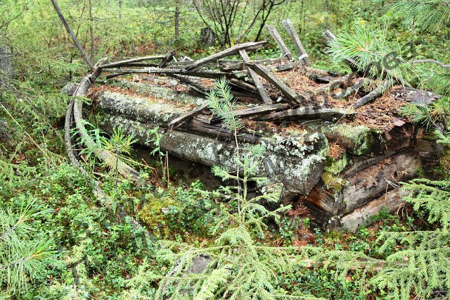  Мансийская могила на кладбище у Второго Северного (Фото отсюда: http://samlib.ru/p/piskarewa_m_l/mansymansy1.shtml).
