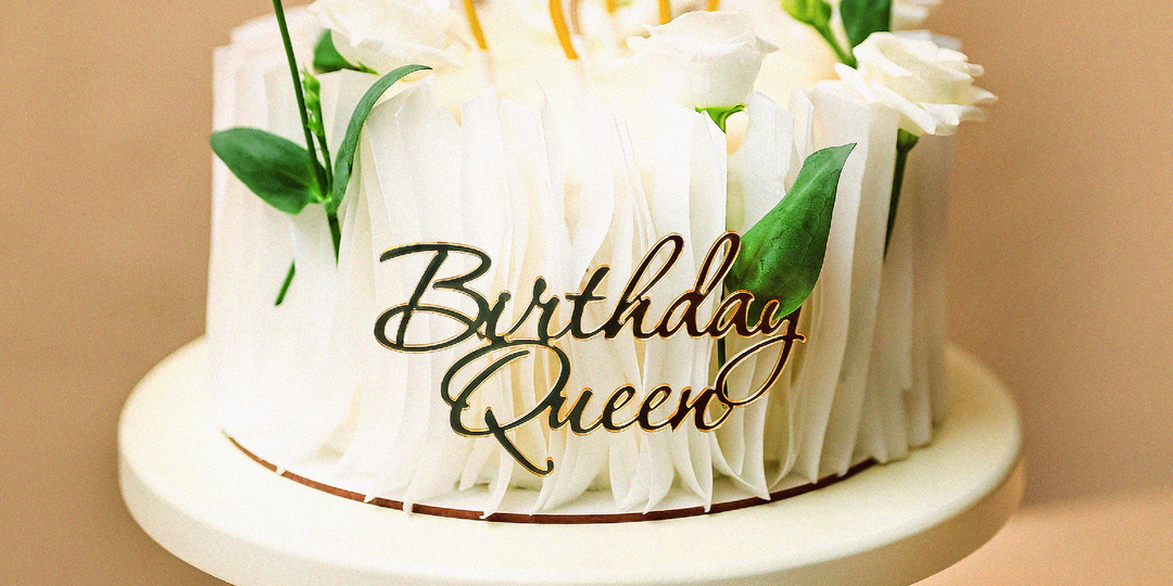 Торт "Малиновая нежность"с декором из вафельной бумаги: подробный рецепт с фото