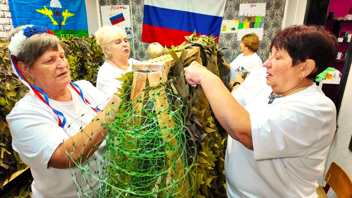    «Серебряные» волонтёры Югры: в строю, пока сыновья на фронте
