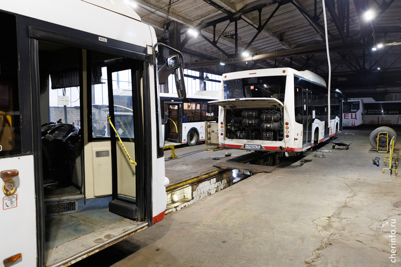    В автоколонне № 1456 в этом году сезонное обслуживание транспорта начали с сентября. Из 168 автобусов, 80% уже готовы