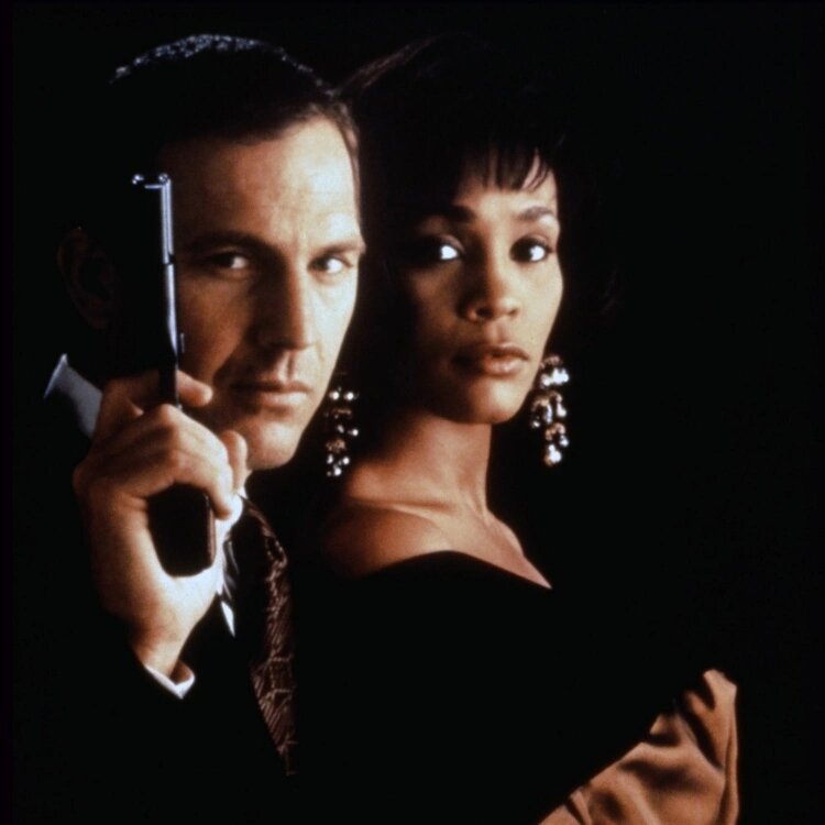 Кевин Костнер и Уитни Хьюстон в фильме «Телохранитель», 1992📷
