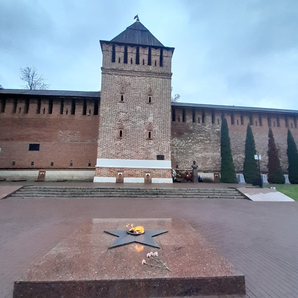 Много войн помнят эти стены