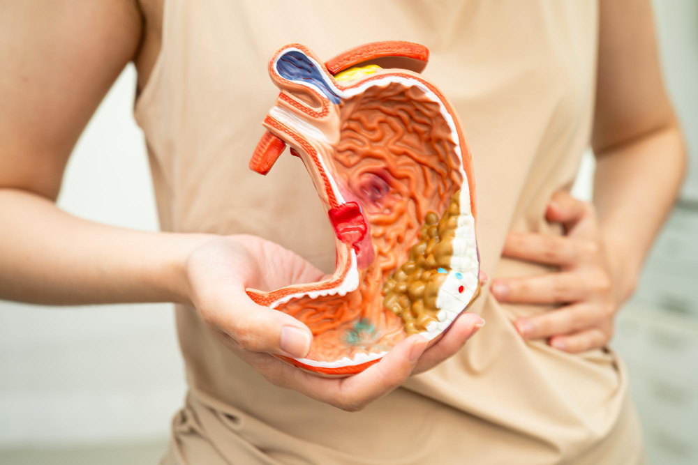 Можно ли пить алкоголь при язве желудка. (источник изображения: freepik.com)