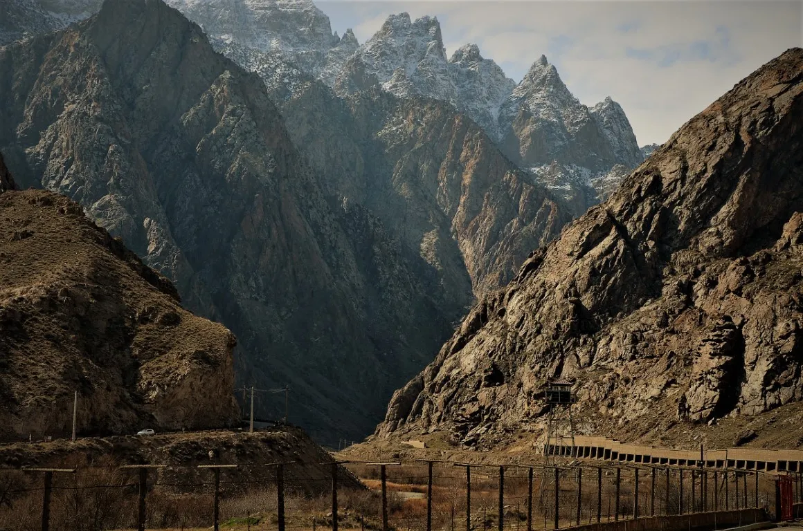 Граница Армении и Ирана - пожалуй, самая живописная в мире 