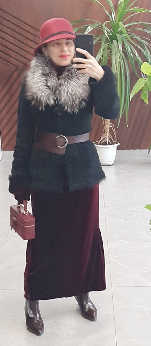 Дублёнка и юбка из секонд-хэнда.