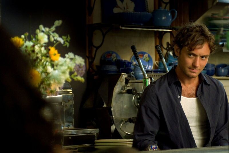 Тут я решила, что Джуда Лоу много не бывает – листайте.