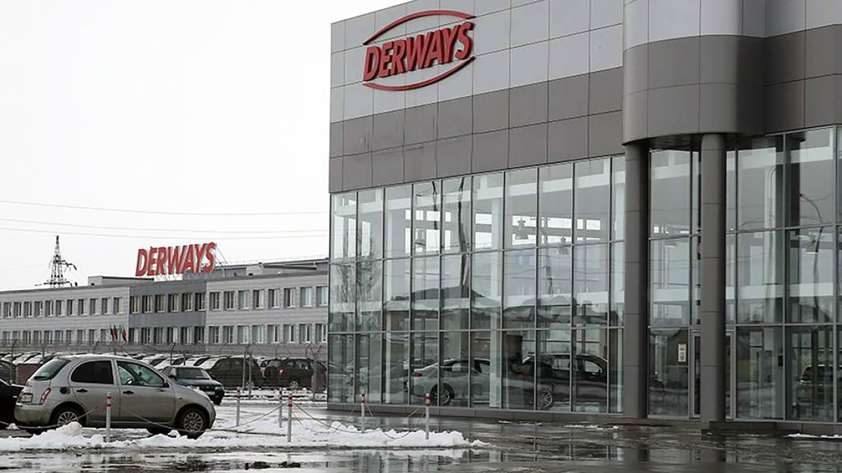 Рядом с заводом Derways располагался одноимённый автосалон