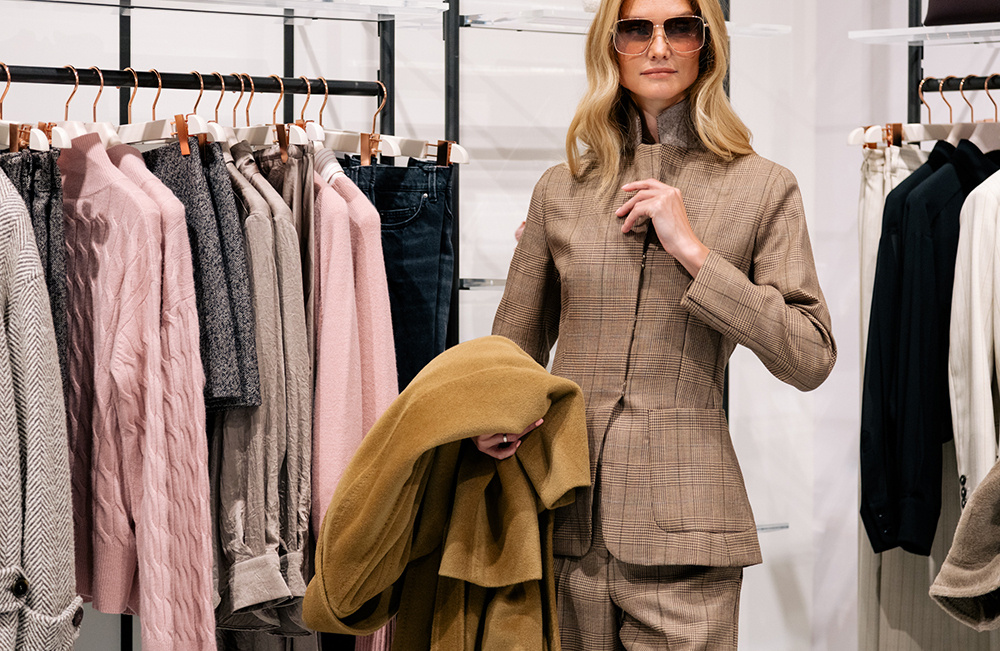     Если в приталенном жакете поднять воротник, получится ультрамодный образ осень-зима — 2025/26.    
 Фото: Marella