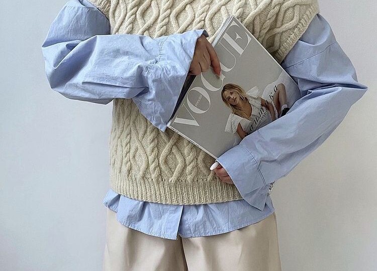 Вязаные жилеты с узорами косами — бьют рекорды популярности: модели, идеи