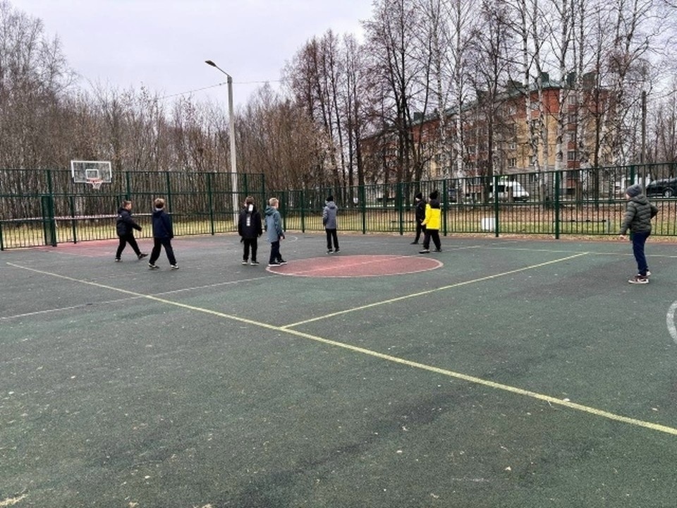    На площадке создали условия для игры в футбол и баскетбол. ФОТО: территориальное управление по Первомайскому району города Кирова