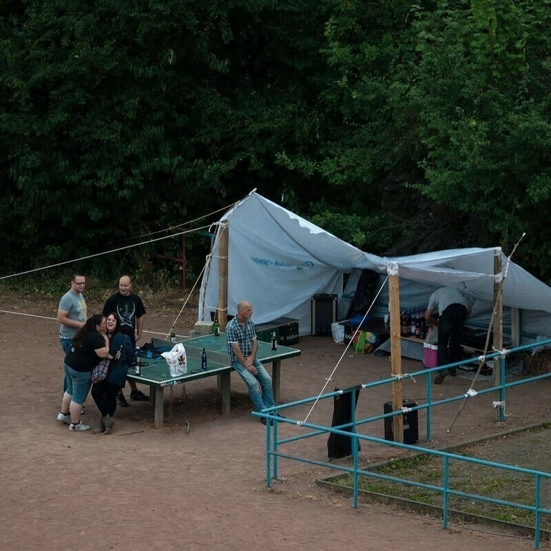    Все, кроме игры: фотограф пять лет снимал стол для пинг-понга в своем дворе