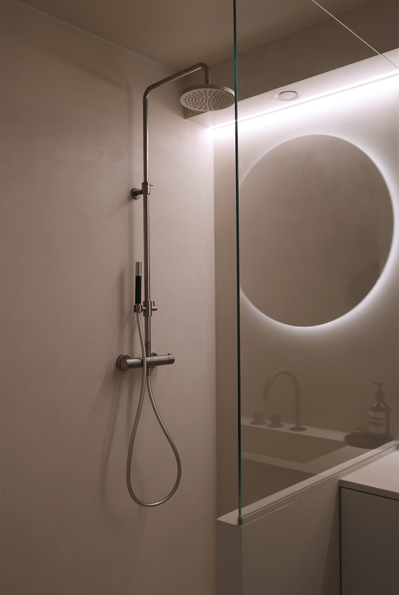 И изысканных санузлов...