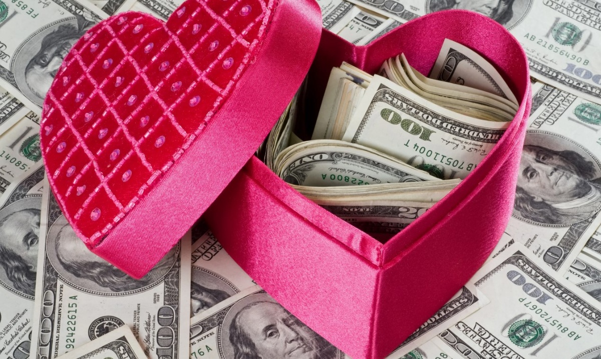 Идеальный символ для тех, кто считает, что у чувств есть точный курс.