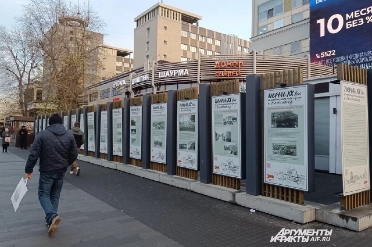    Суд отказал мэрии Перми в сносе ТЦ, который она окружила забором из стендов