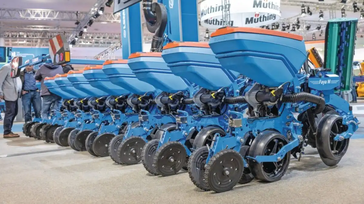 Фото: © Mark Pasveer / trekkeronline.nl
Новая сеялка Lemken Faya M на выставке Agritechnica 2025