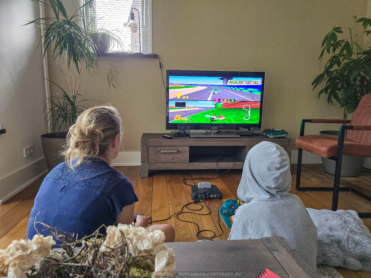 Когда этим летом мы были в Голландии и пришли в гости к сестре, у неё до сих пор есть эта игра. Фото: Голландец в России