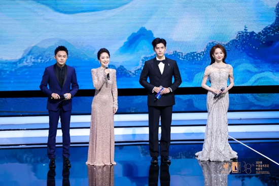 Ведущие кинофестиваля Лян Чжи, Лань Юй, Чэнь Фейюй, Дай Сяонань, фотография из открытых источников