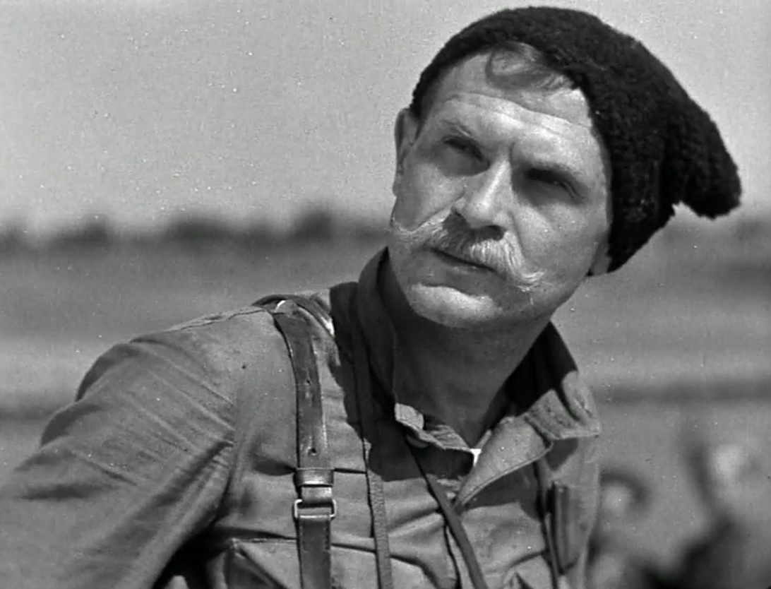 Борис Бабочкин в роли Чапаева. Именно таким в основном мы и представляем себе легендарного начдива.