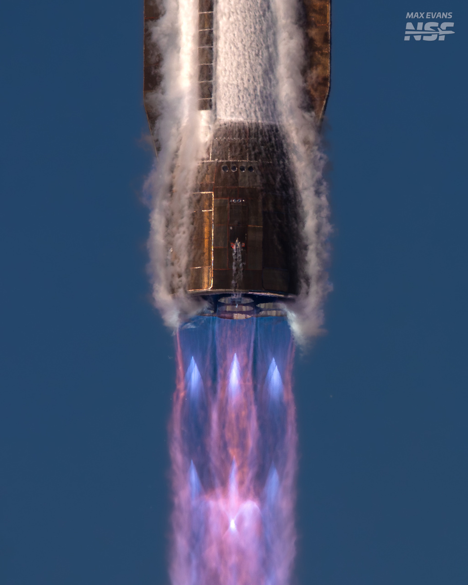 Реактивные струи ракеты New Glenn