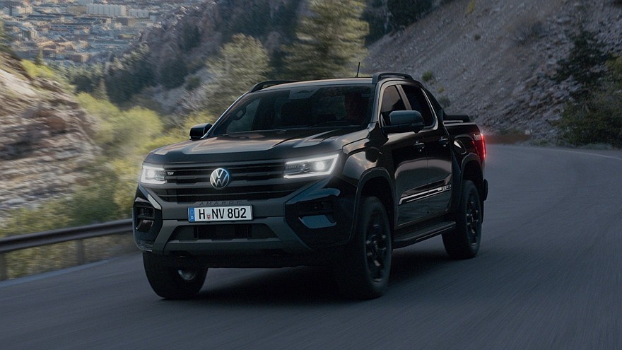    На фото: новый Volkswagen Amarok Dark Label