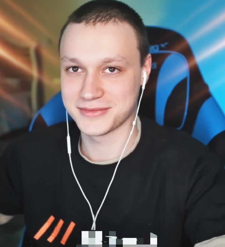 Первый удар по самой молодой аудитории. Мориарти не просто купил рекламу у кумира миллионов. Он купил скандал и "правдоподобное отрицание", которое лишь подогрело интерес.