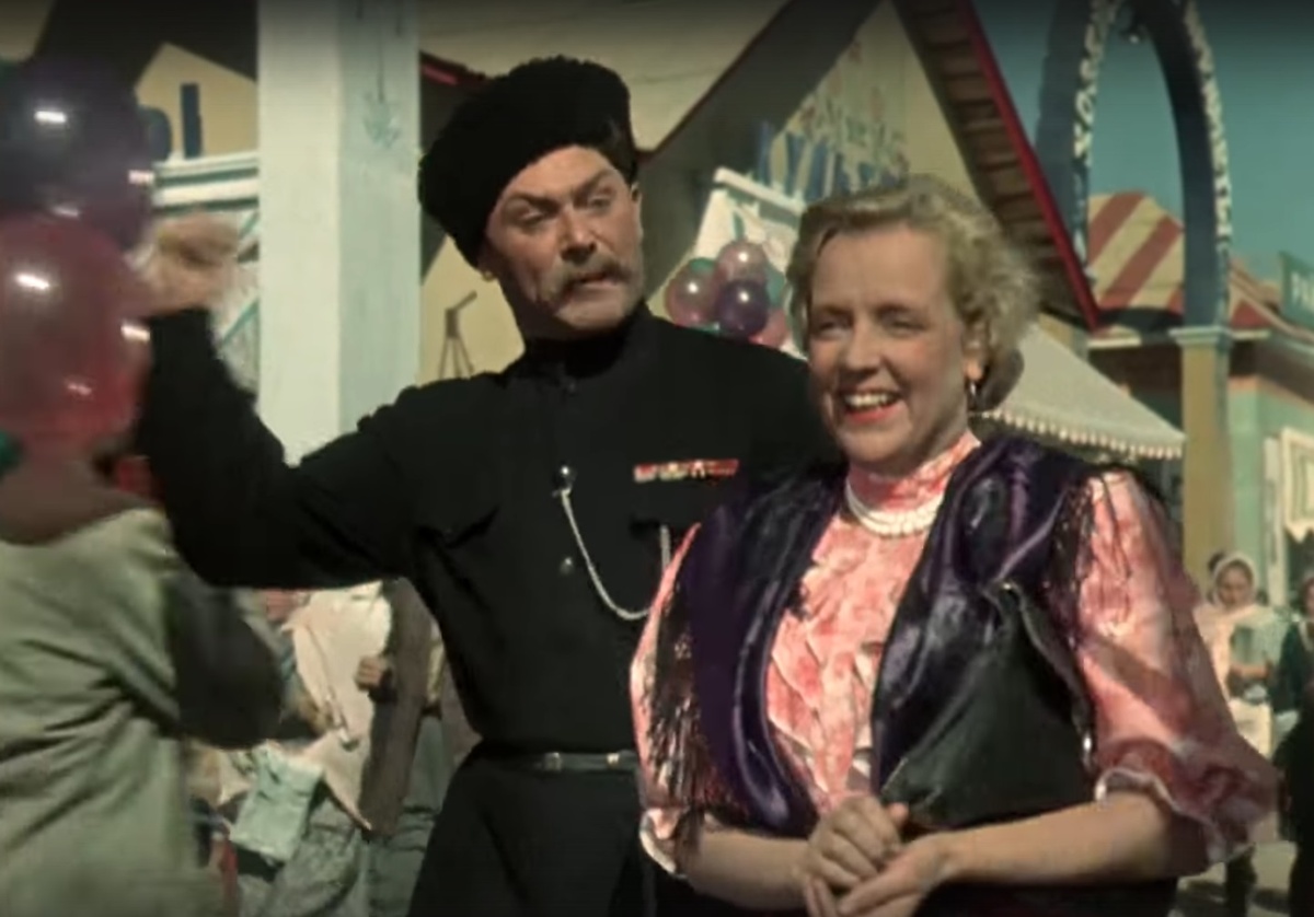 Скриншот автора. Много товаров, продавцов и покупателей. Осенняя ярмарка - огромнейший базар. 