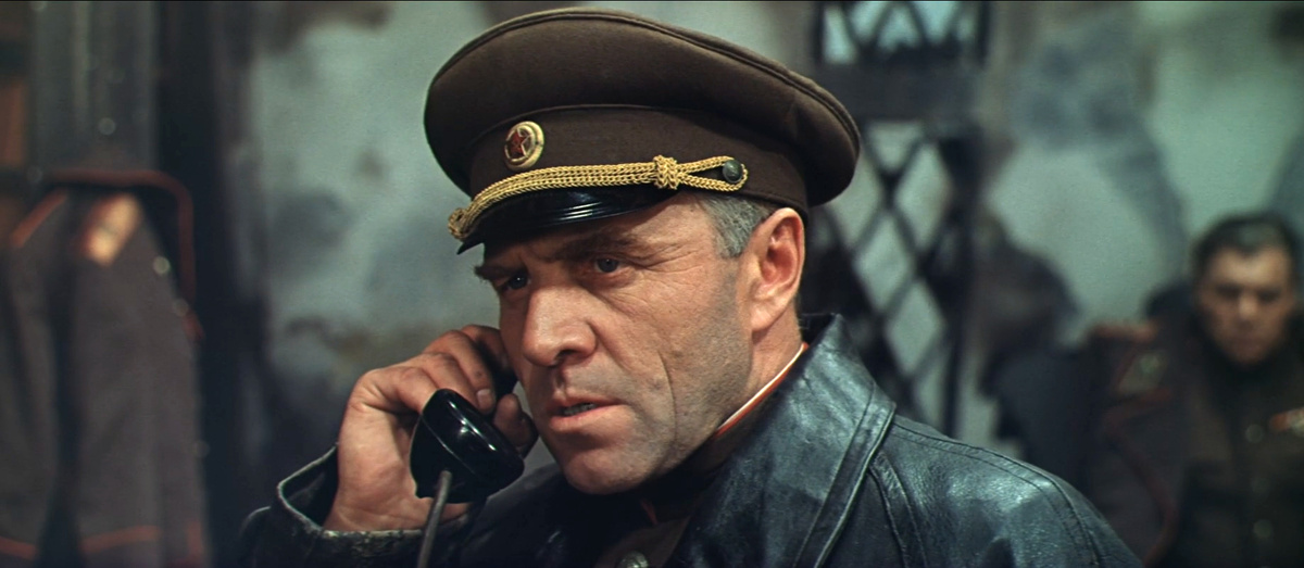 Кадр из кинофильма "Освобождение", 1968-1971 гг., режиссер Юрий Озеров, сценаристы Юрий Бондарев, Оскар Курганов, Юрий Озеров, композитор Юрий Левитин (скриншот) 