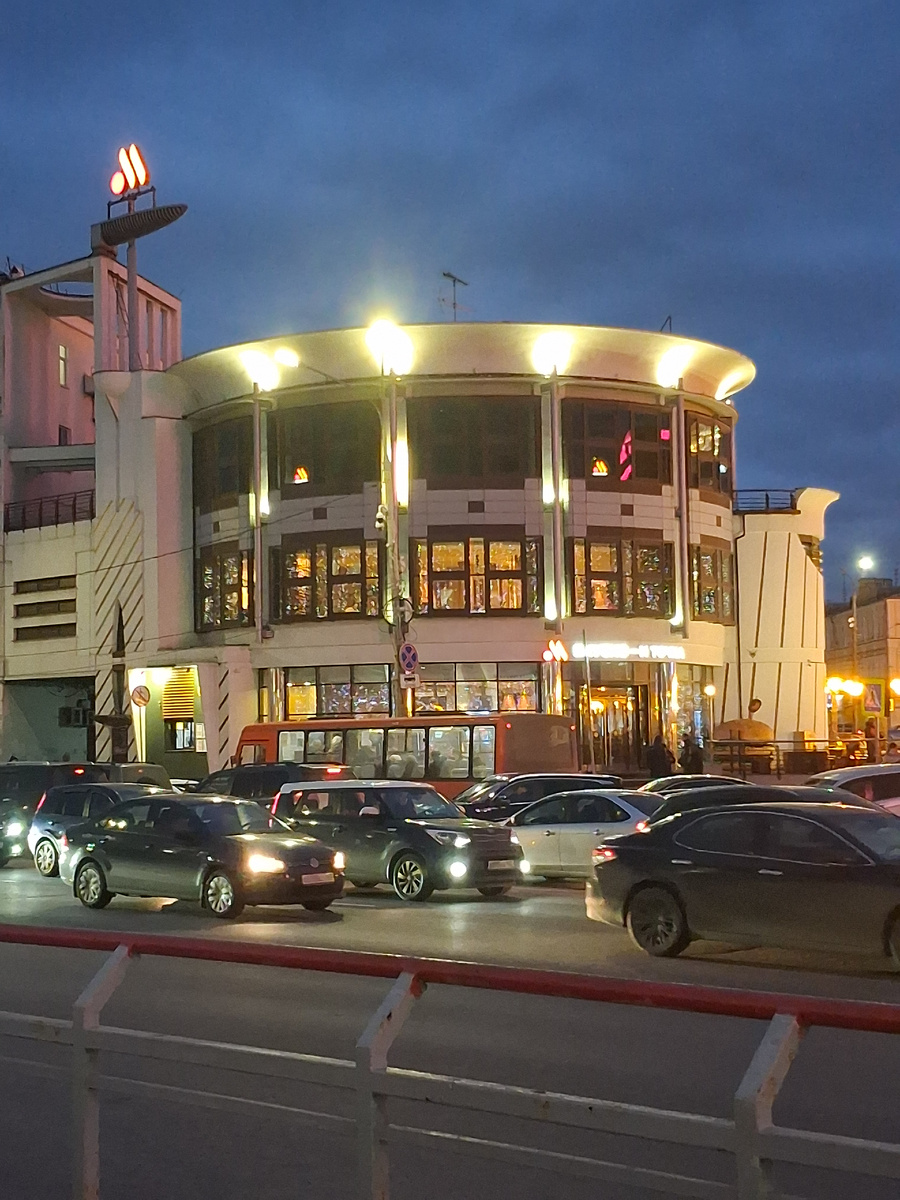 Площадь Революции. Фото автора. 