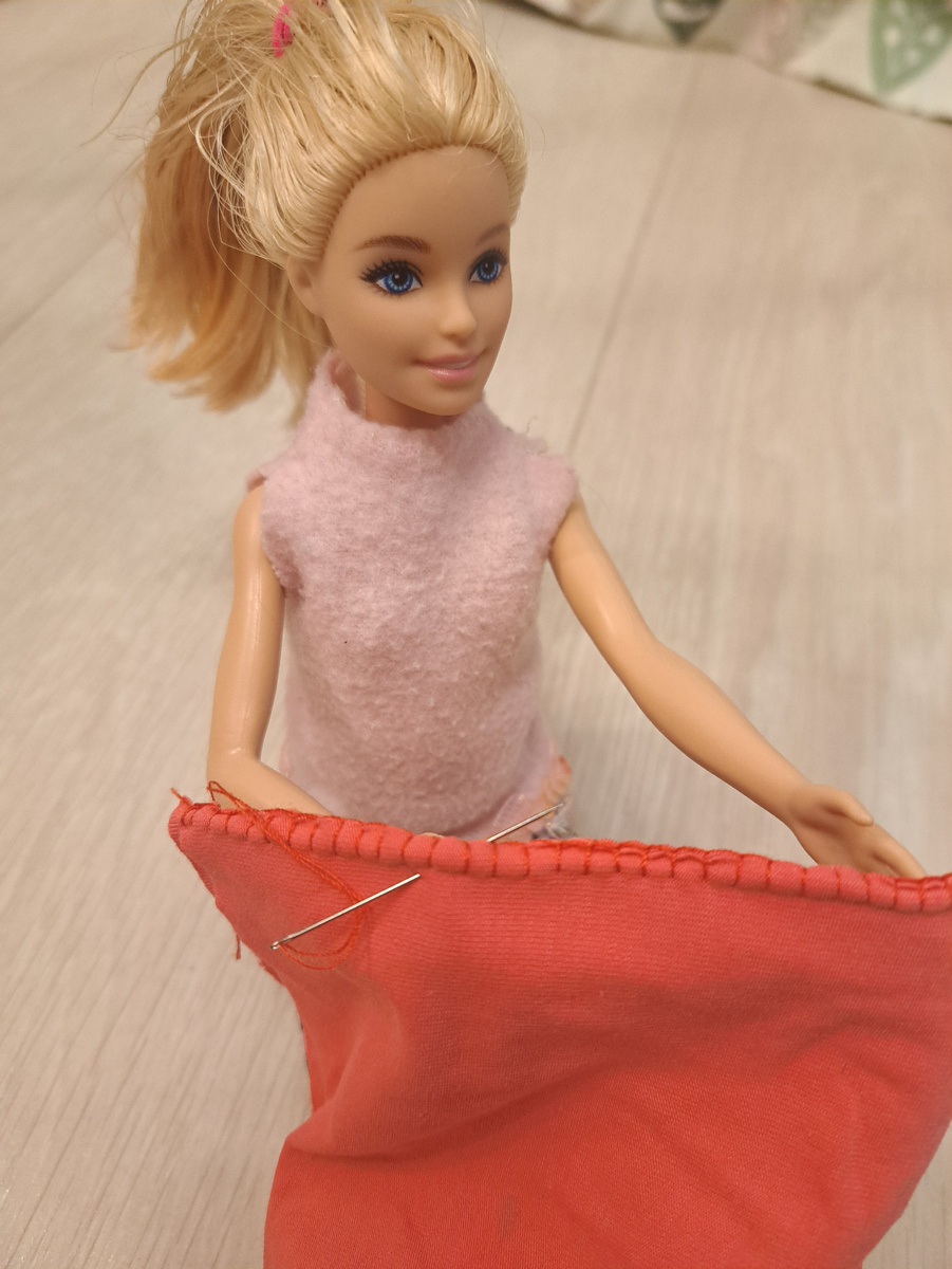 Сшиваем боковые швы.