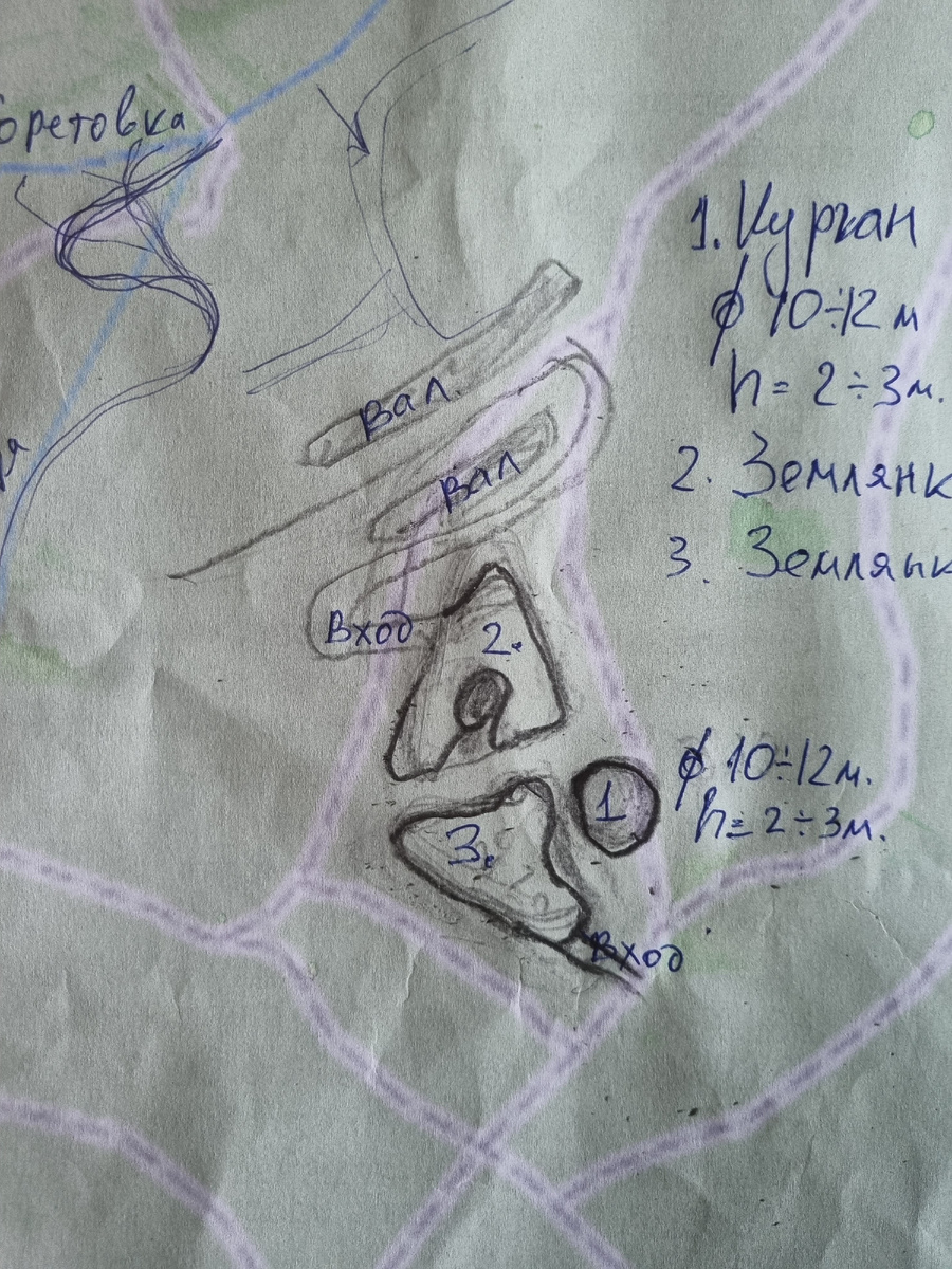 Кутузовское селище ограждают небольшие земляные валы.