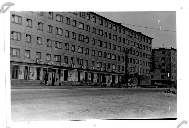 Гастроном Богатырь. Улица Ленина дом 18.