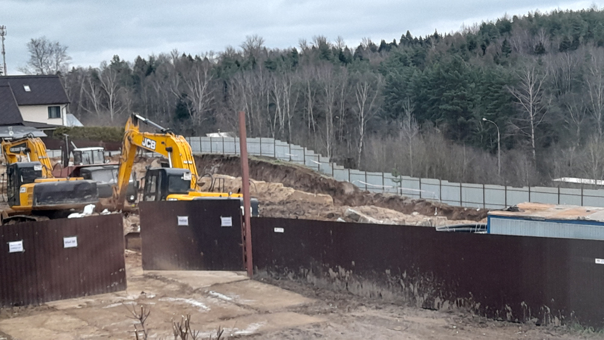 Стройка под окнами