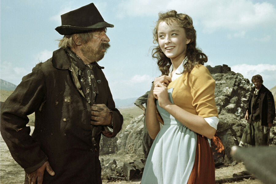 Сергей Мартинсон в х/ф "Алые паруса" сыграл роль угольщика