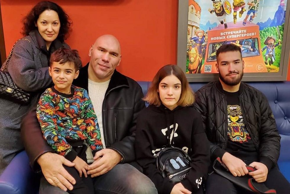    Николай Валуев с семьей Freedom Strength Beauty
