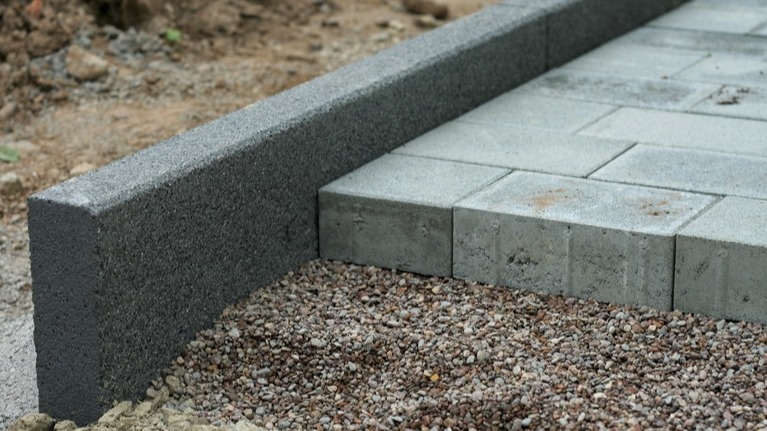 Отказался от плитки на садовых дорожках. За 3 недели вырастил 5 видов живого покрытия без особых затрат