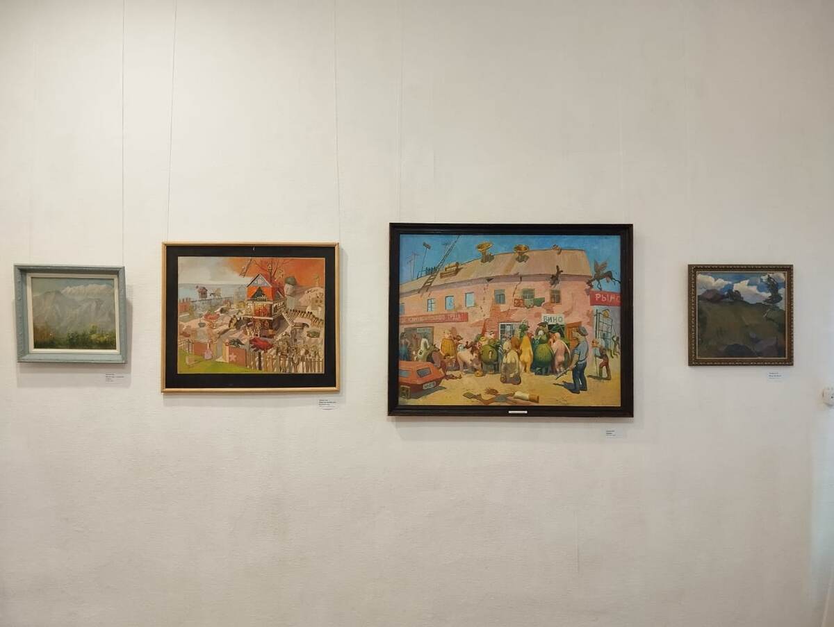 Три мои работы на выставке в ДХГ. Слва направо: "Вид на горы с акрополя Спарты", "Оазис или зимний день в летнюю пору" (копия со второго варианта картины меньшего размера, исполненная в манере эскиза), "Очередь" (примерно 7-я копия меньшего размера)