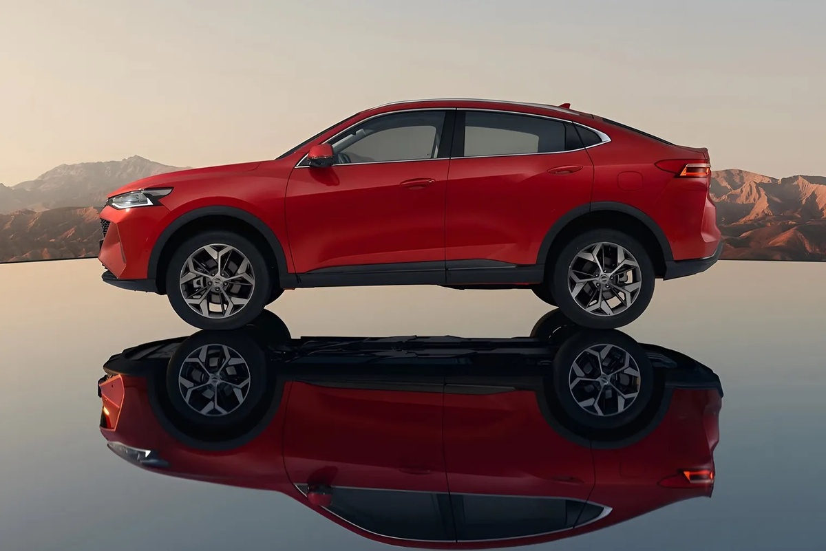 Рестайлинговое кросс⁠-⁠купе Haval F7х — тот же кроссовер F7, только с более покатой линией крыши. Источник: Haval