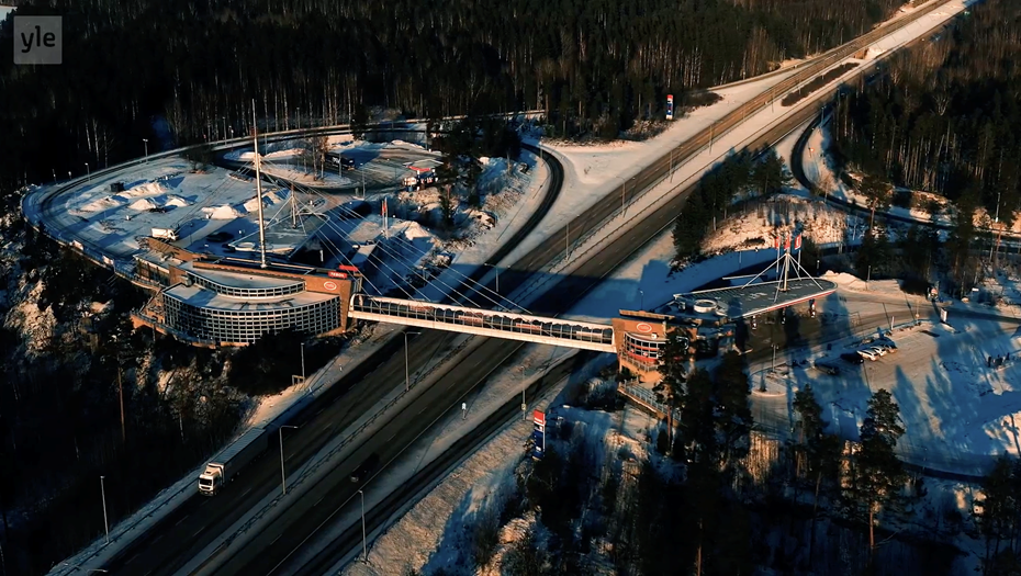 Автор фото: Yle. Вид на станцию Teboil в Хейноле, Финляндия. Снимок с видео.