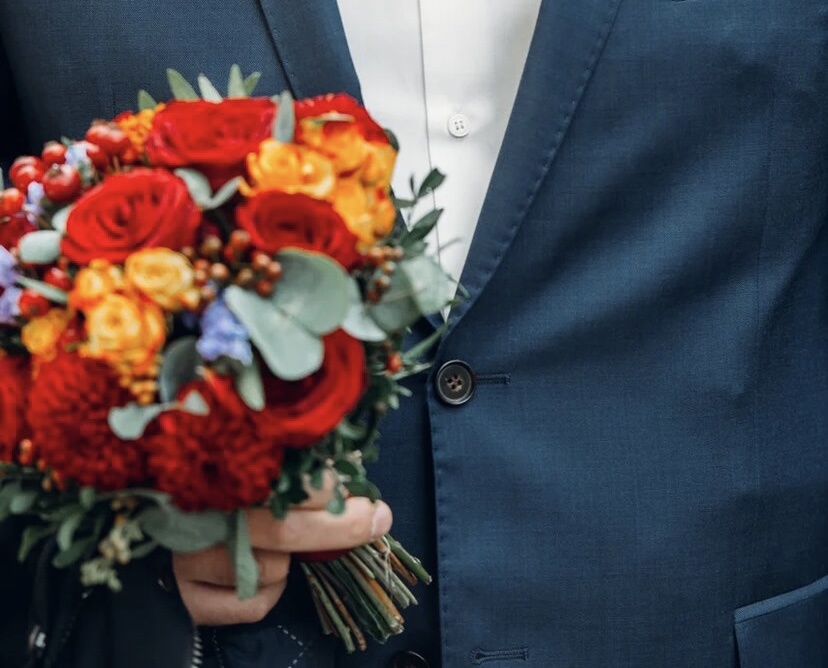 Кстати, букет этот поймала та самая подруга, которую мы в этом году выдали замуж. Примета-то работает👌 