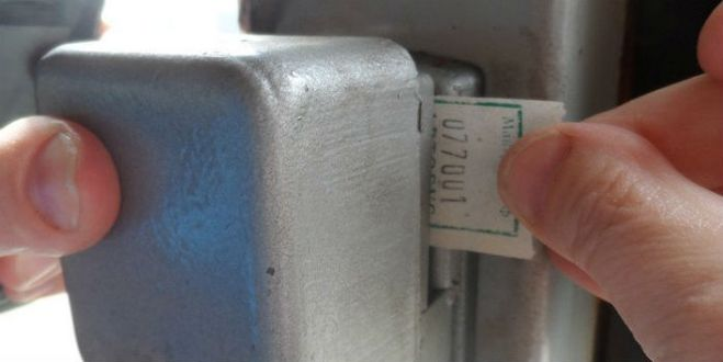 как пробивать билет компостером в общественном транспорте