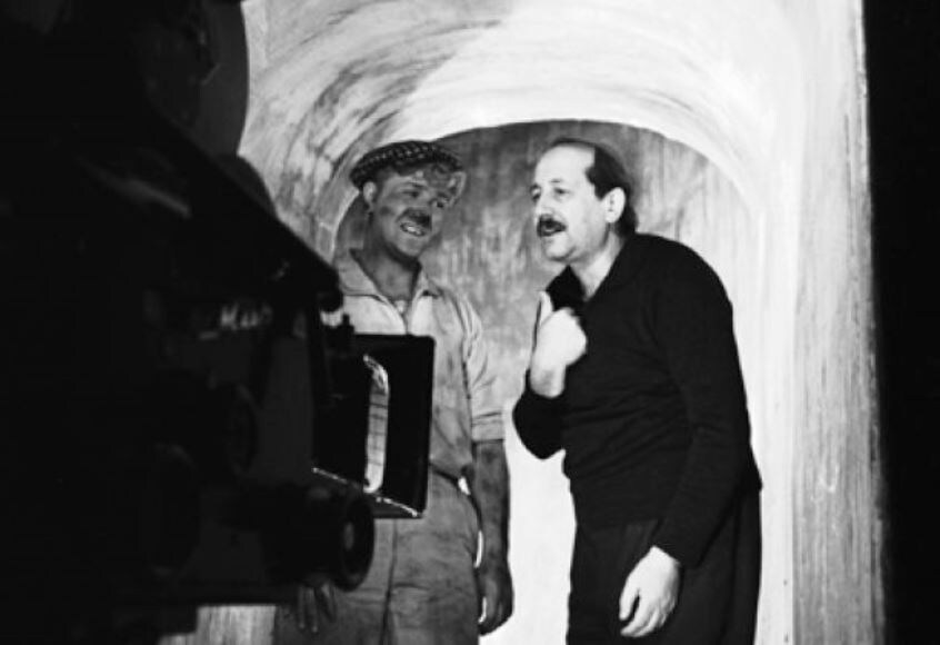 Актёр Леонид Куравлёв и режиссёр Михаил Швейцер на съёмках фильма "Золотой телёнок" (1968).