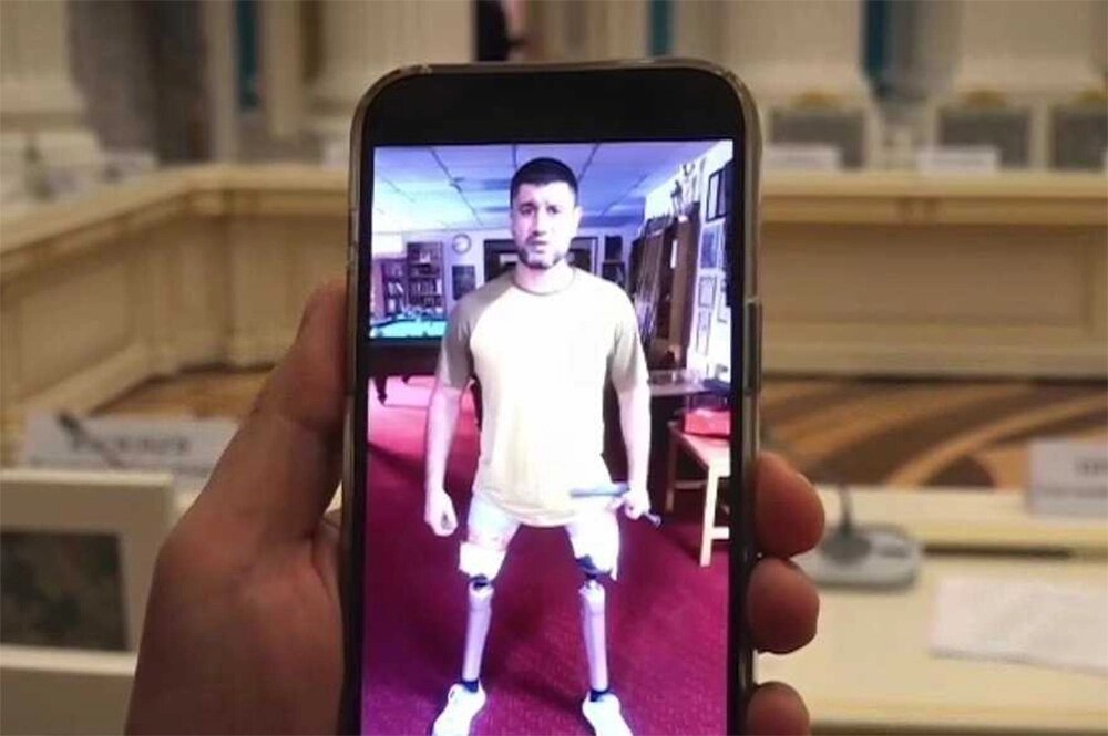  Видеообращение Рафи Джабара к Владимиру Путину, в котором он доложил президенту, что встал на протезы. Фото: кадр видео