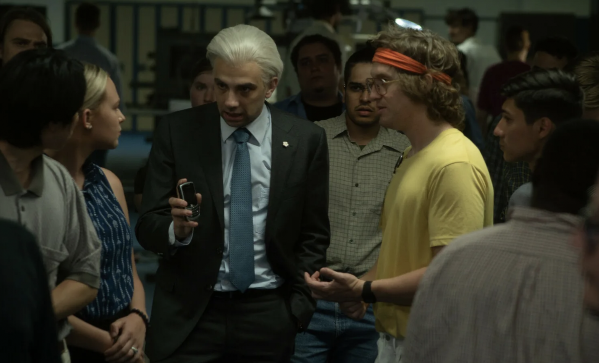 Кадр из фильм  "Кто убил blackberry?" 