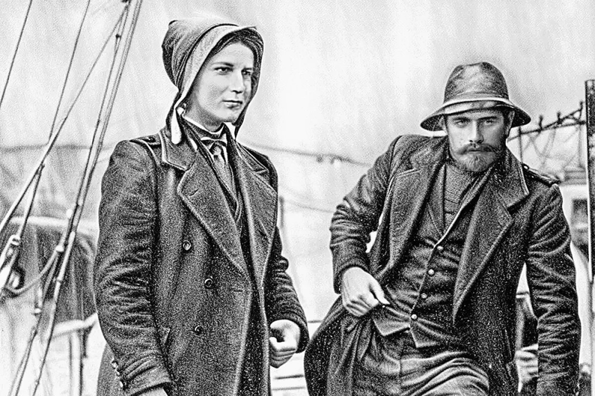    Владимир Русанов отправился в путешествие из Александровска-на-Мурмане (ныне Полярный). Его супруга Жюльетта Жан-Сессин сопровождала мужа в качестве врача и геолога.